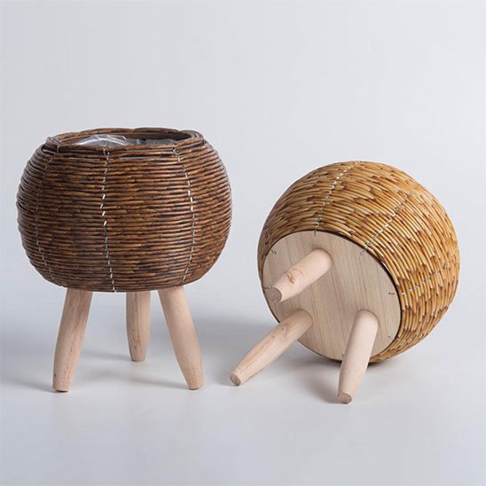 Cache pot sur pied
