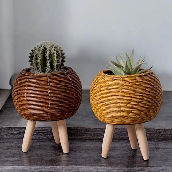 Cache pot sur pied