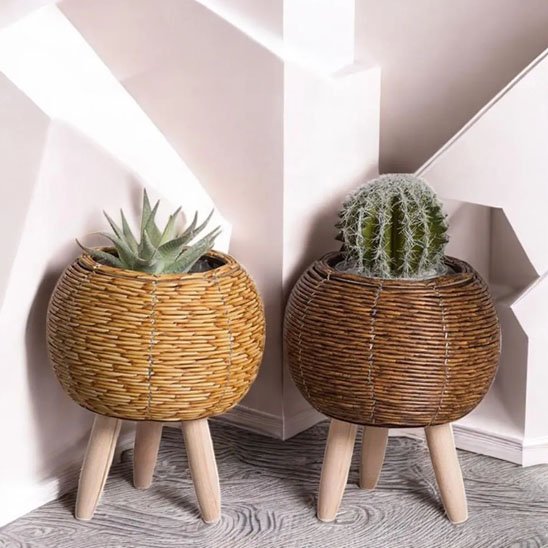 Cache pot sur pied