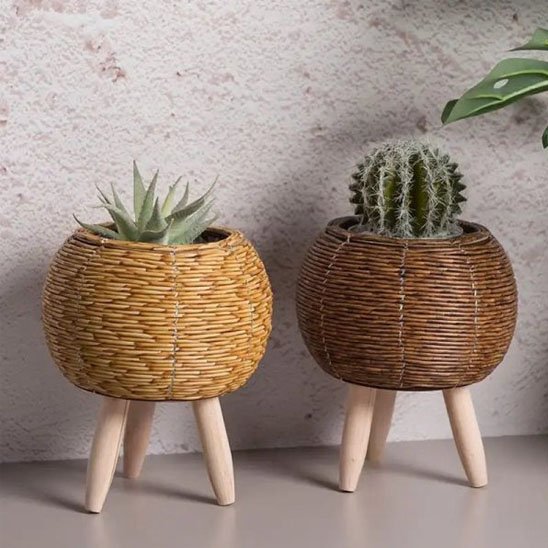 Cache pot sur pied