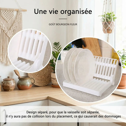 Égouttoir vaisselle utilisé dans une cuisine organisée pour sécher les assiettes