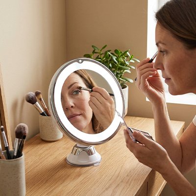 Miroir grossissant lumineux