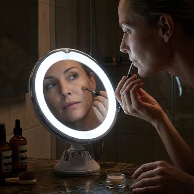 Miroir grossissant lumineux