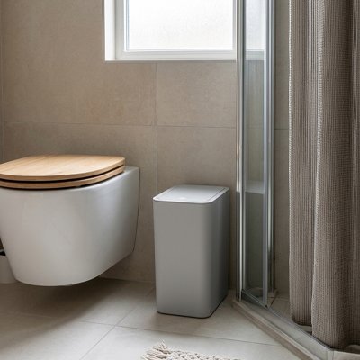 Poubelle salle de bain 