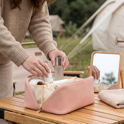trousse de toilette femme élégance pratique lifestyle chambre MinimalisteLab