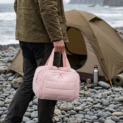 trousse de toilette voyage compacte posée valise MinimalisteLab