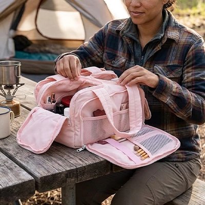 trousse de toilette voyage compacte lifestyle femme MinimalisteLab